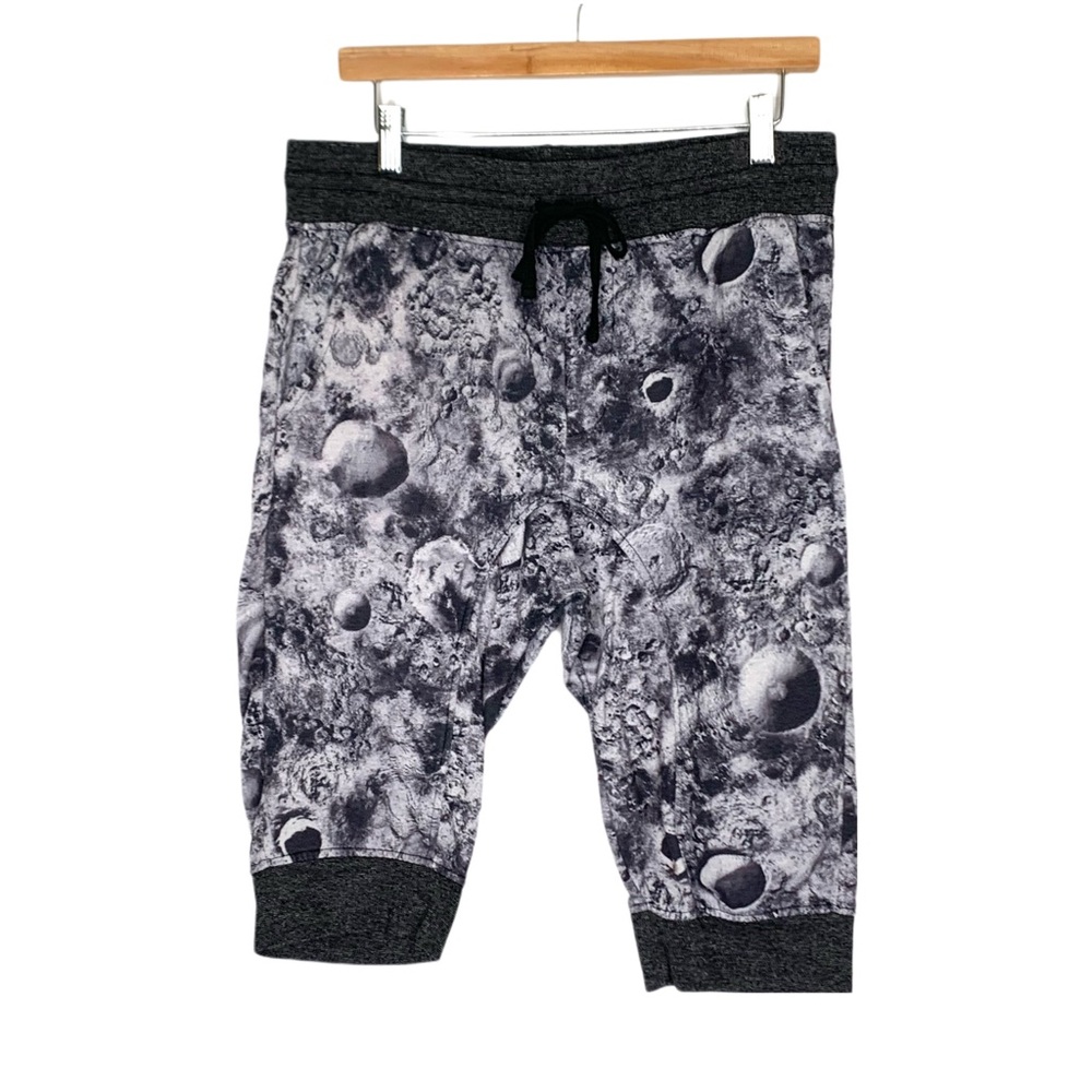 Carbon Men’s Jogger Shorts Black and White Pull On with Drawstring Size XL